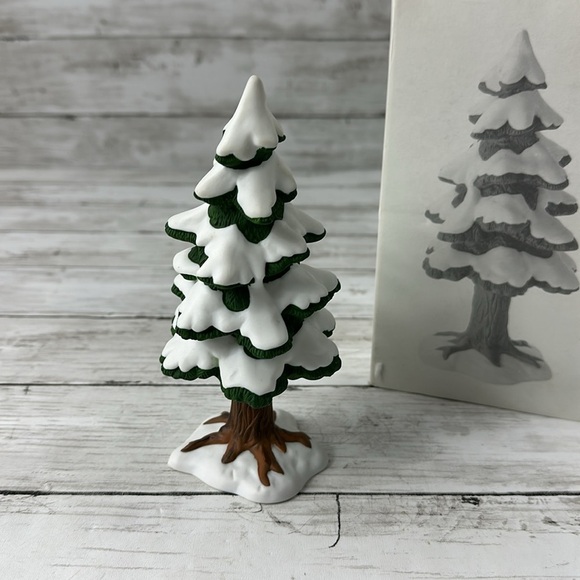 Department 56 “Village Porcelain tree small”
As is repaired see description - Picture 5 of 10
